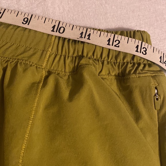 SOLD✨Lululemon Hotty Hot Short II Long 4" Size 8 - Picture 9 of 11